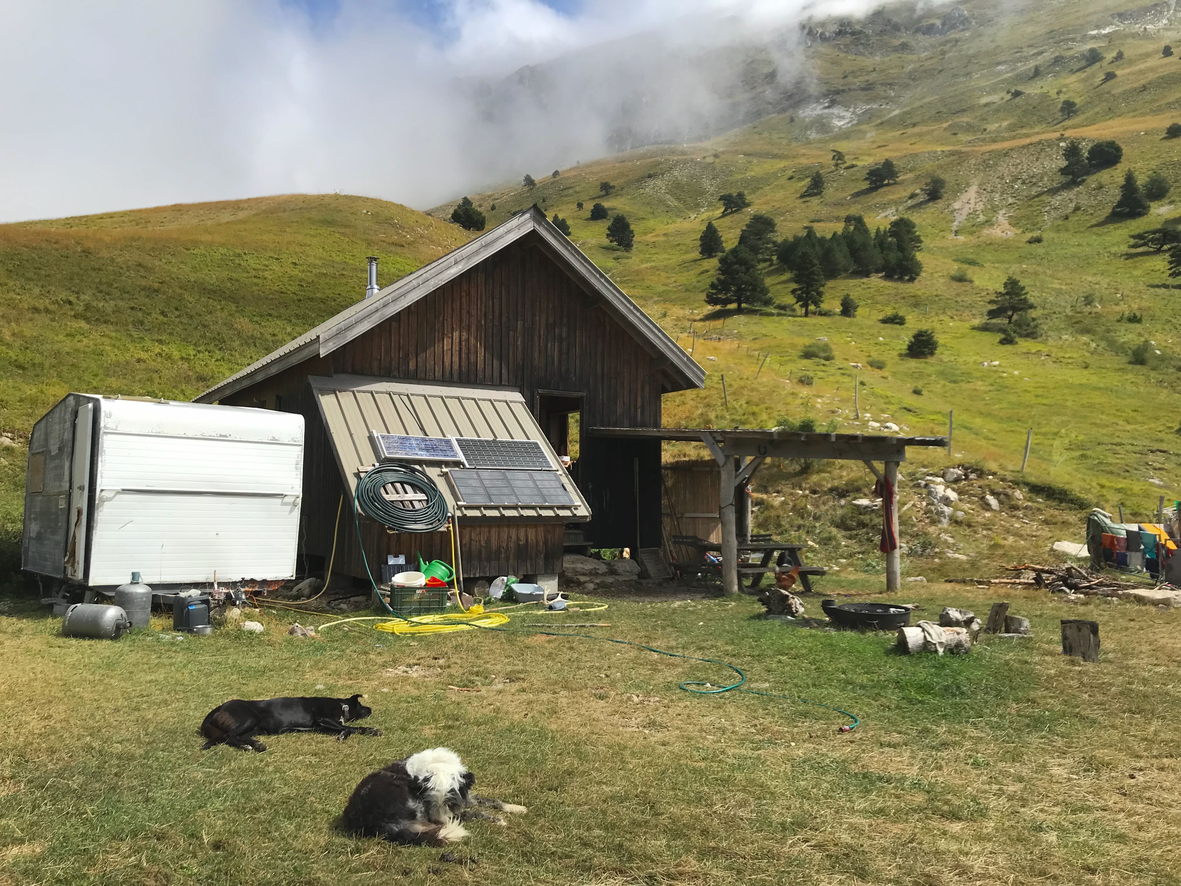 E1 Cabane Exterieur2